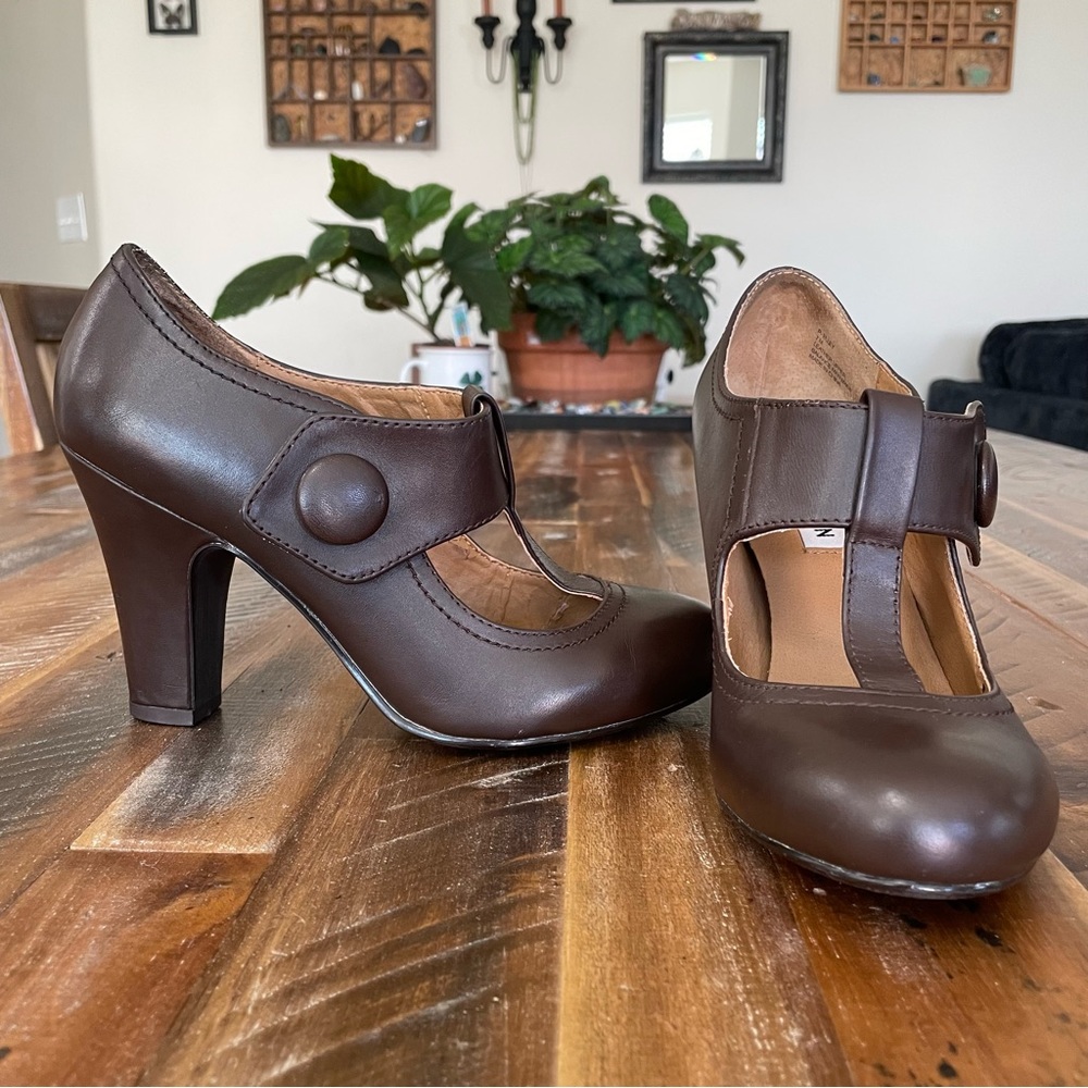 Leather Round Toe Pumps